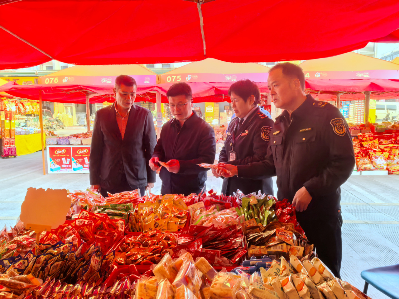 嚴(yán)監(jiān)管，護年味 柳州市場監(jiān)管筑牢食用農(nóng)產(chǎn)品批發(fā)安全防線